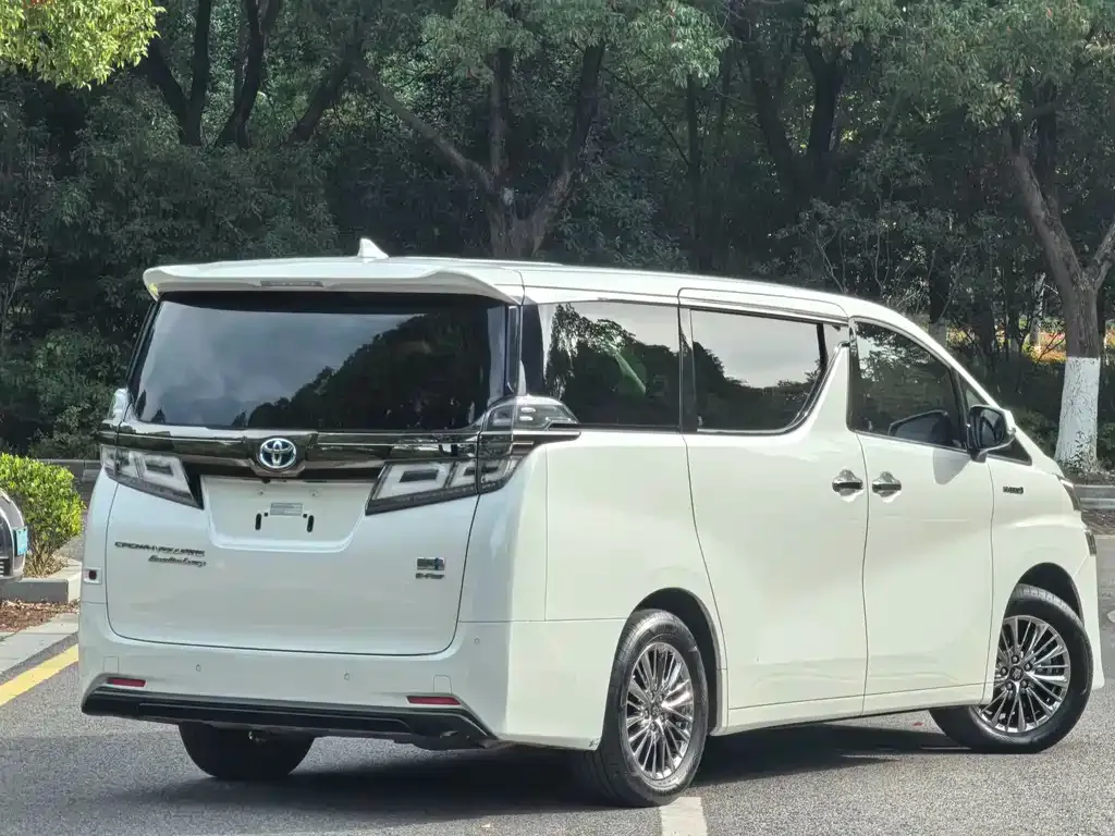 Toyota Vellfire — фото 3