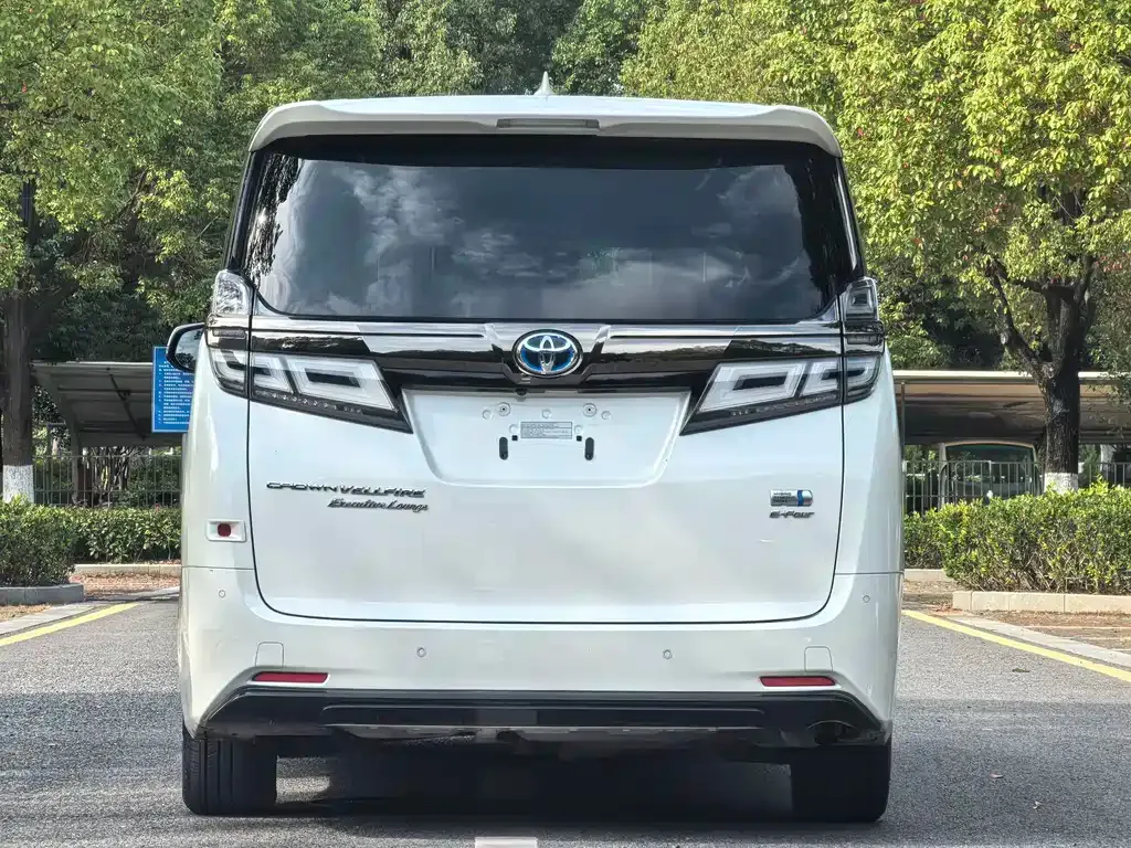 Toyota Vellfire — фото 4