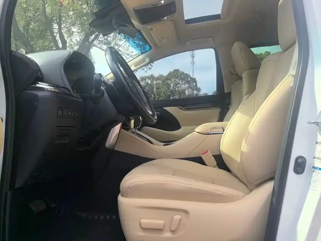Toyota Vellfire — фото 5