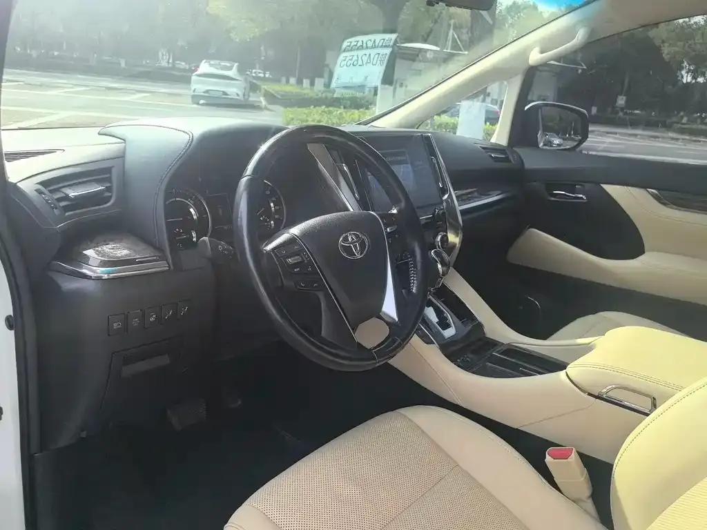 Toyota Vellfire — фото 6