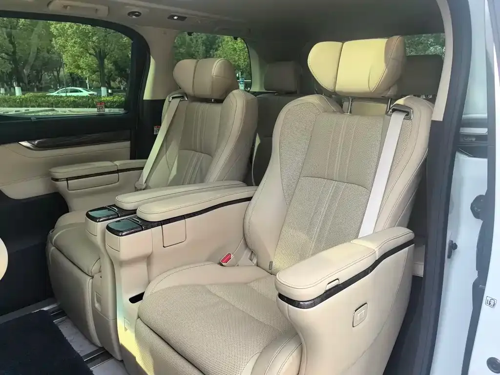 Toyota Vellfire — фото 8