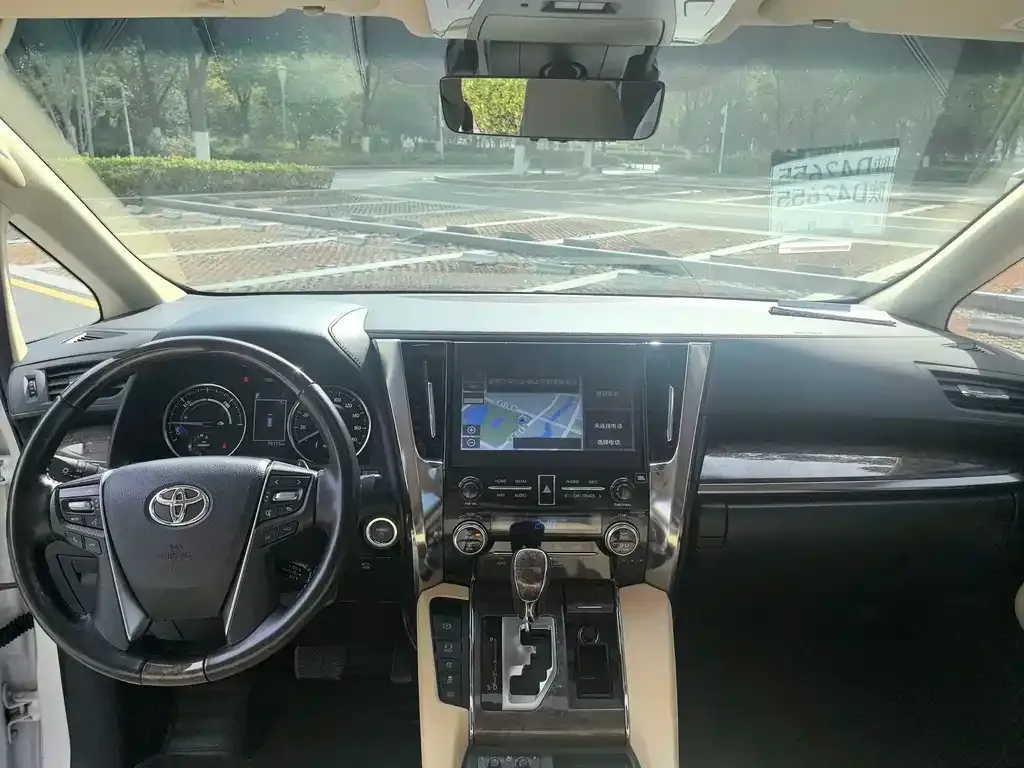 Toyota Vellfire — фото 9