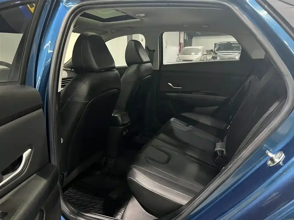 Hyundai Elantra — фото 10