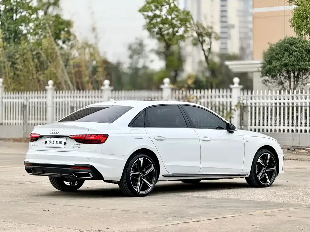 Audi A4L 2024 из CN, фото 10