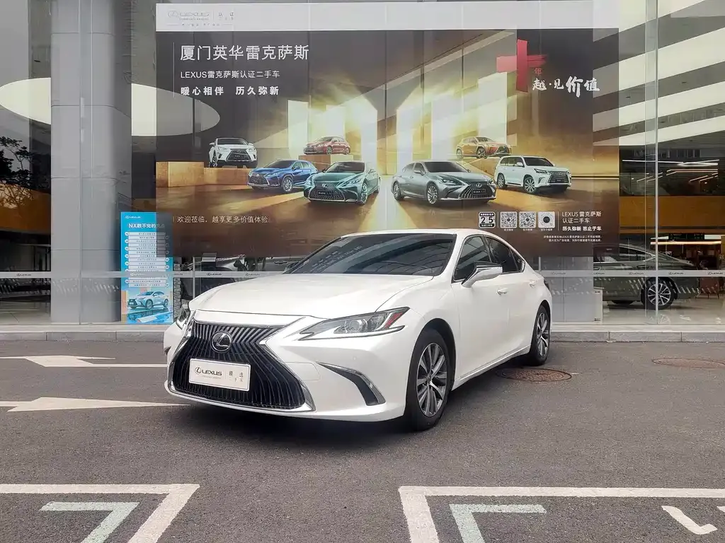 Lexus ES — фото 1