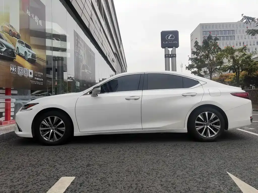 Lexus ES — фото 9
