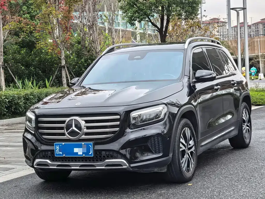 Mercedes-Benz GLB — фото 1