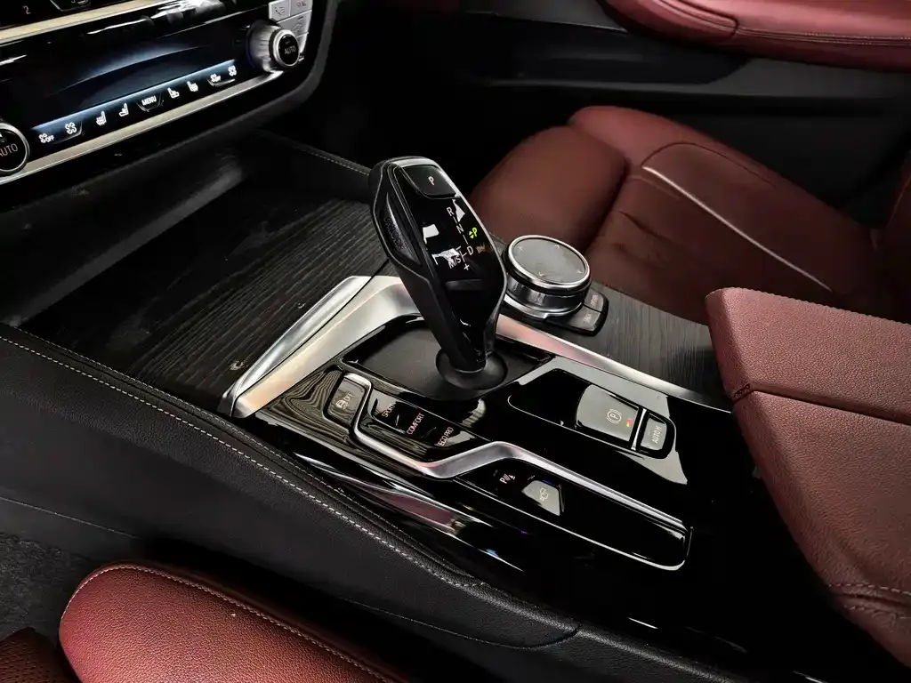 BMW 5 Series — фото 10