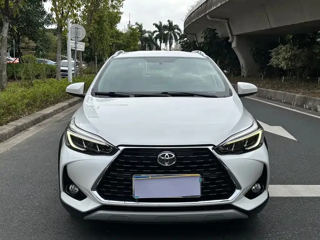 Toyota Yaris L — фото 2