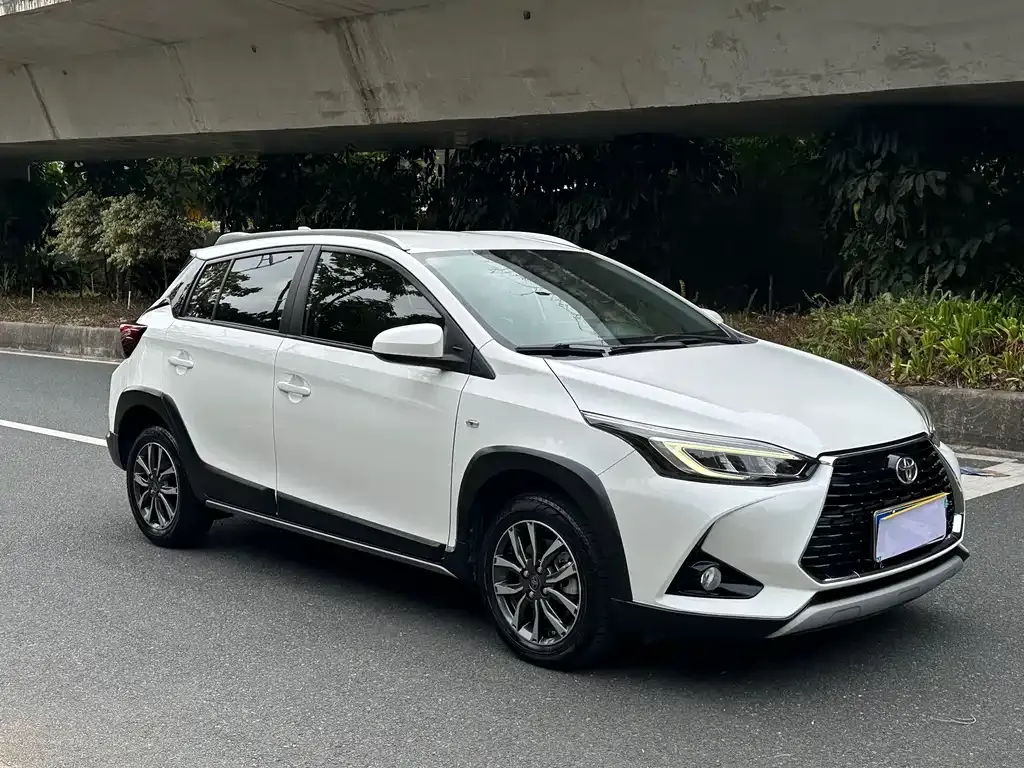 Toyota Yaris L — фото 3