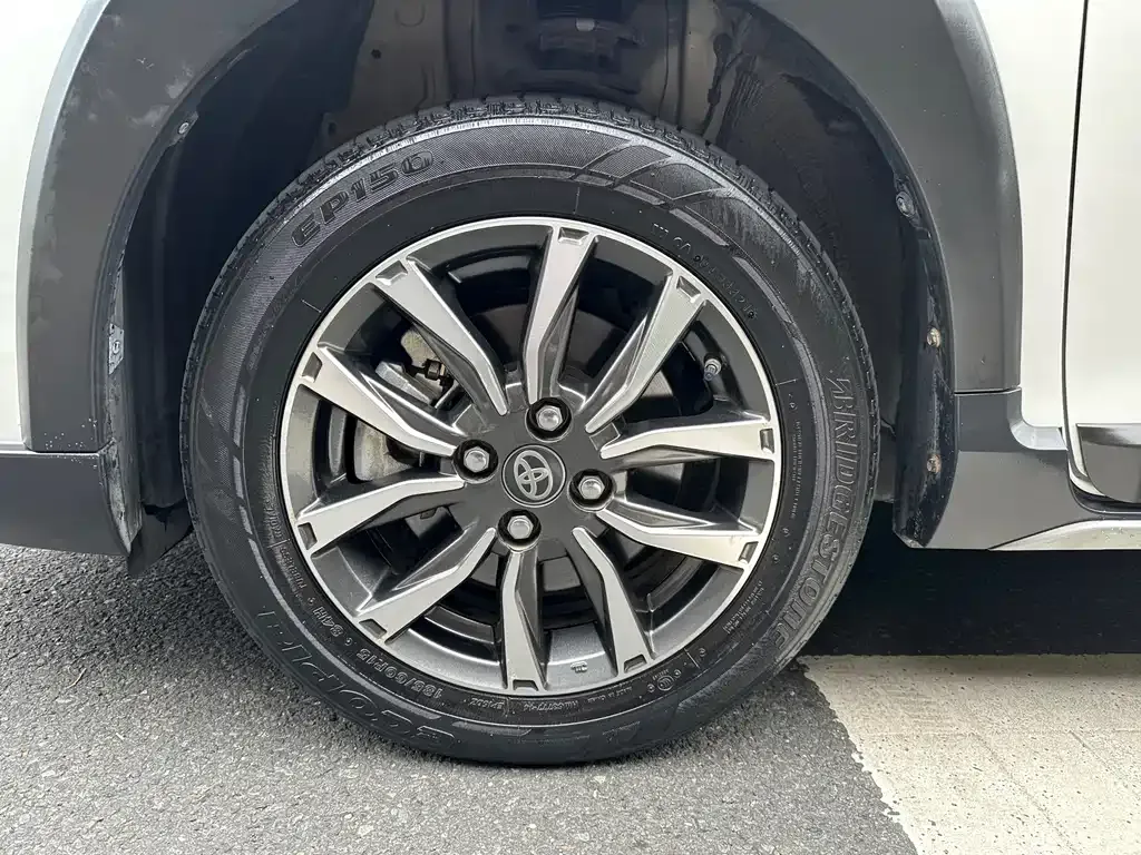 Toyota Yaris L — фото 5
