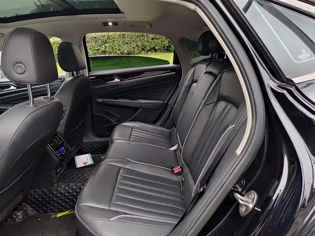 Volkswagen Passat 2023 из CN, фото 8