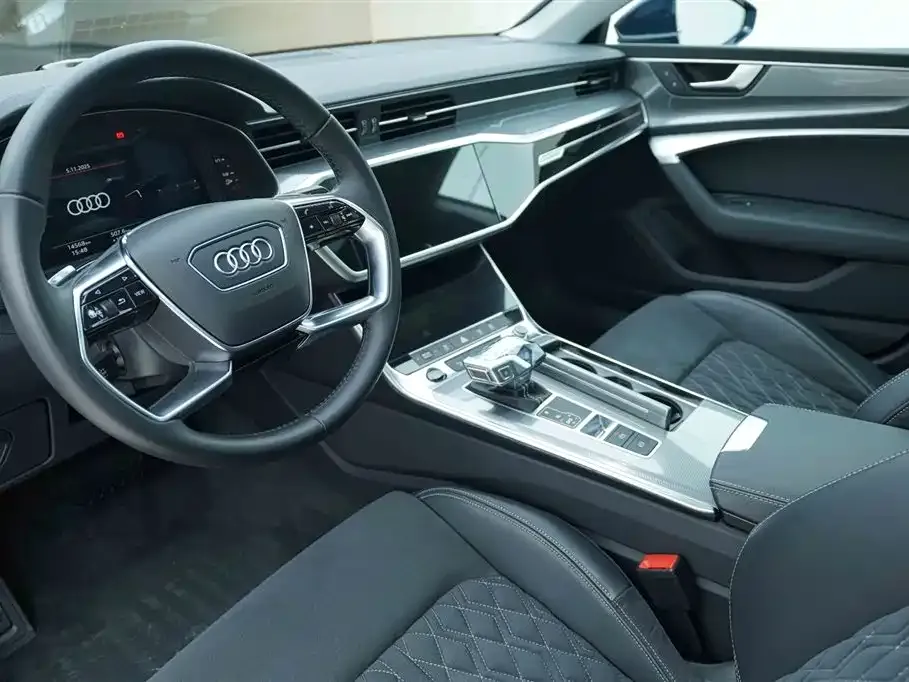Audi A7L 2024 из CN, фото 10
