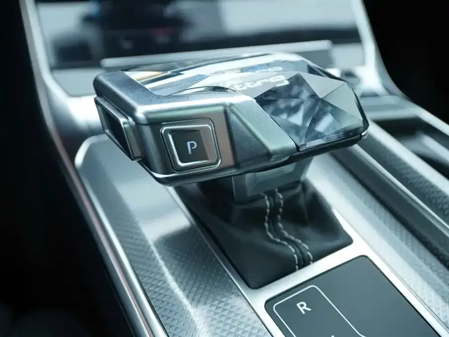Audi A7L 2024 из CN, фото 9