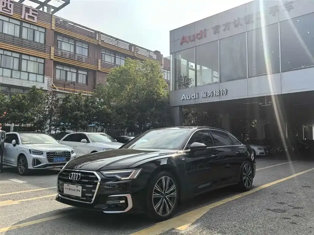 Audi A6L — фото 1