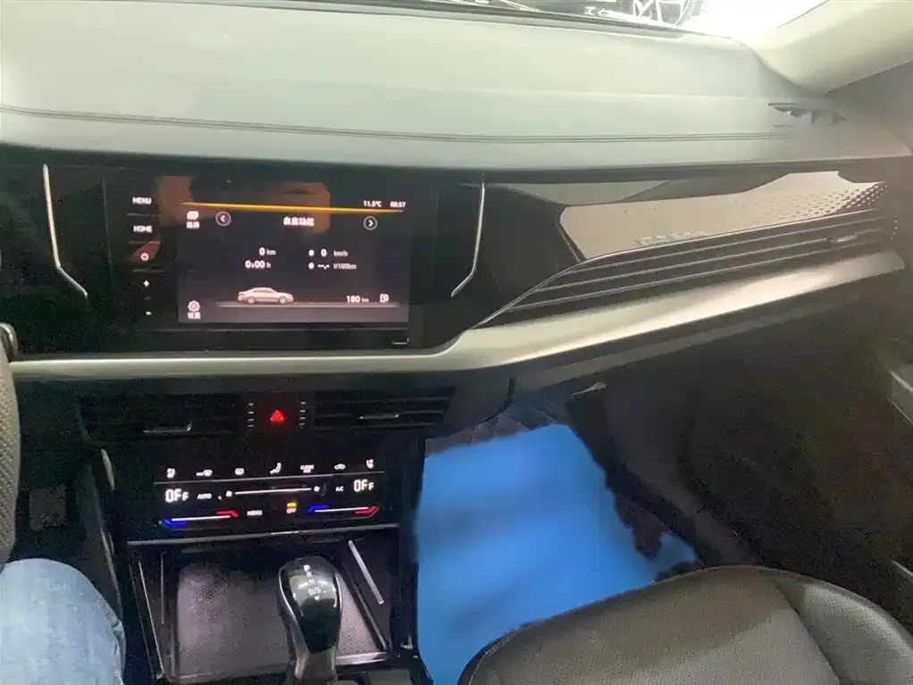 Volkswagen Passat 2023 из CN, фото 10