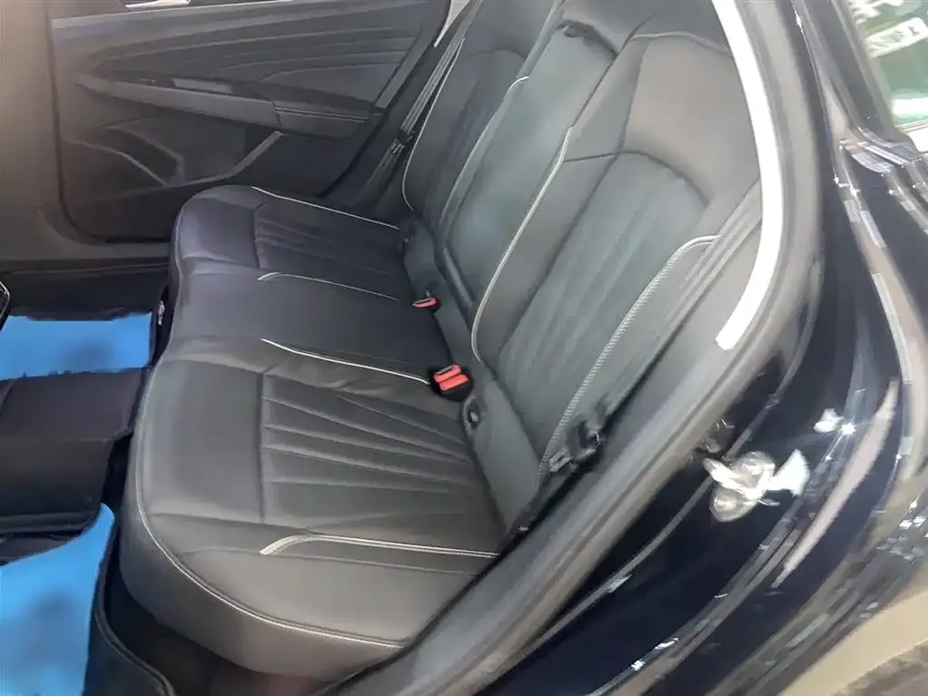 Volkswagen Passat 2023 из CN, фото 8