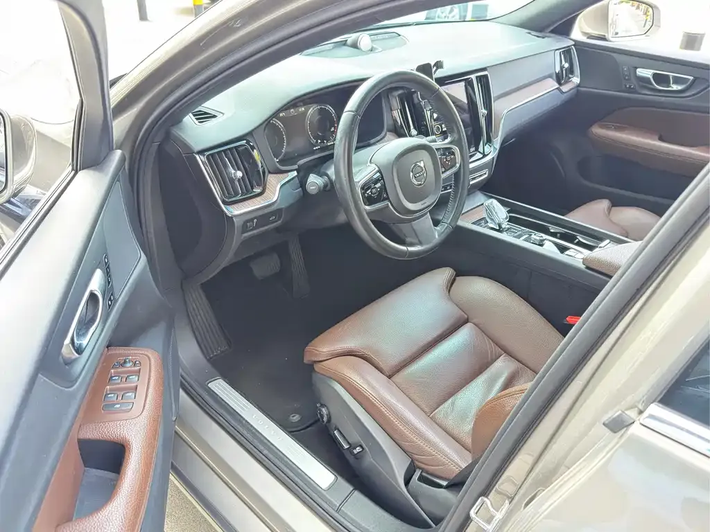 Volvo S60 2021 из CN, фото 5