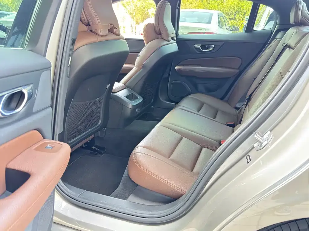 Volvo S60 2021 из CN, фото 6