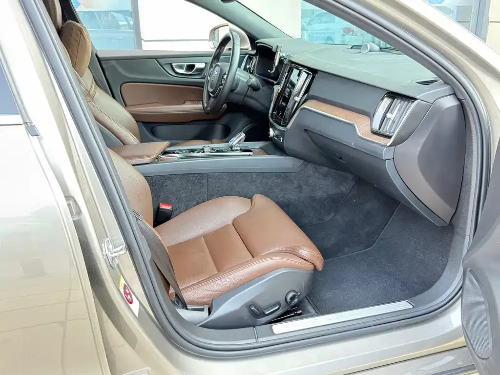 Volvo S60 2021 из CN, фото 8