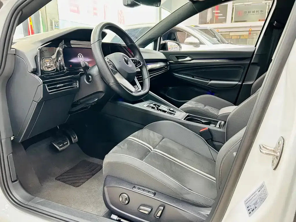 Volkswagen Golf 2022 из CN, фото 4