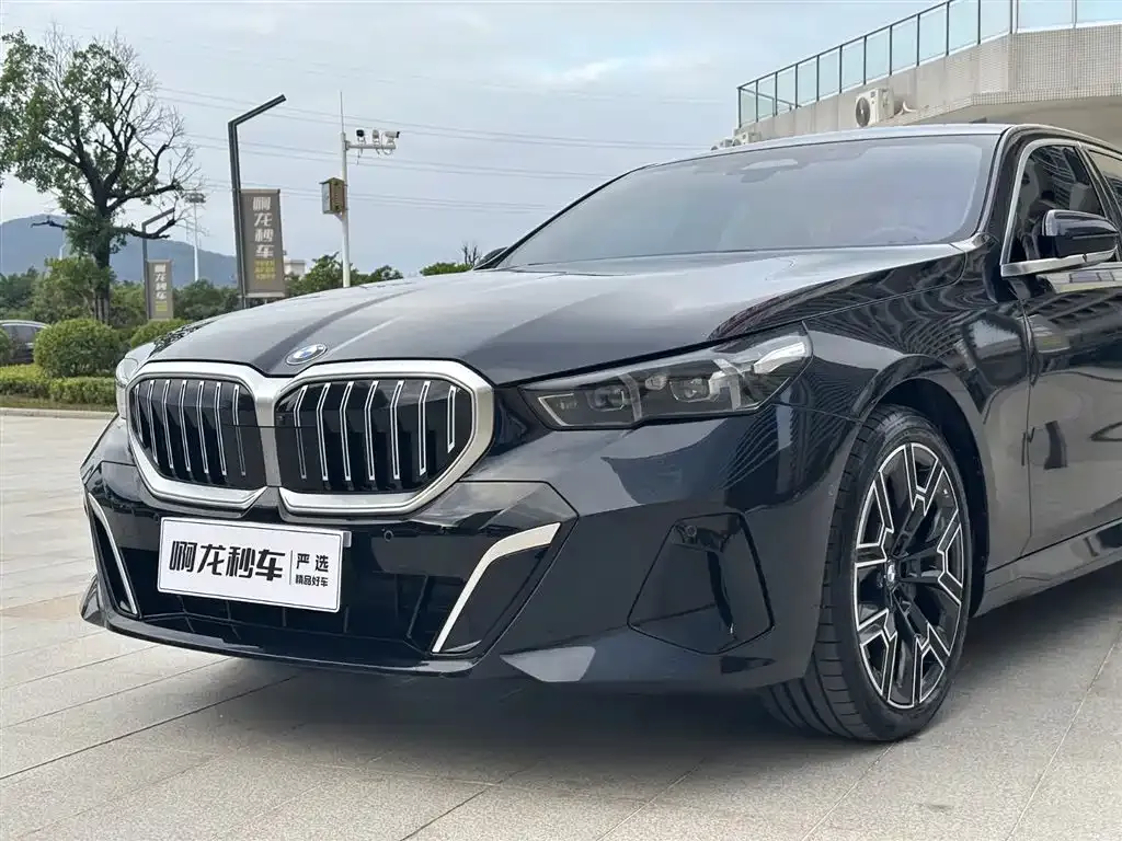BMW 5 Series — фото 10