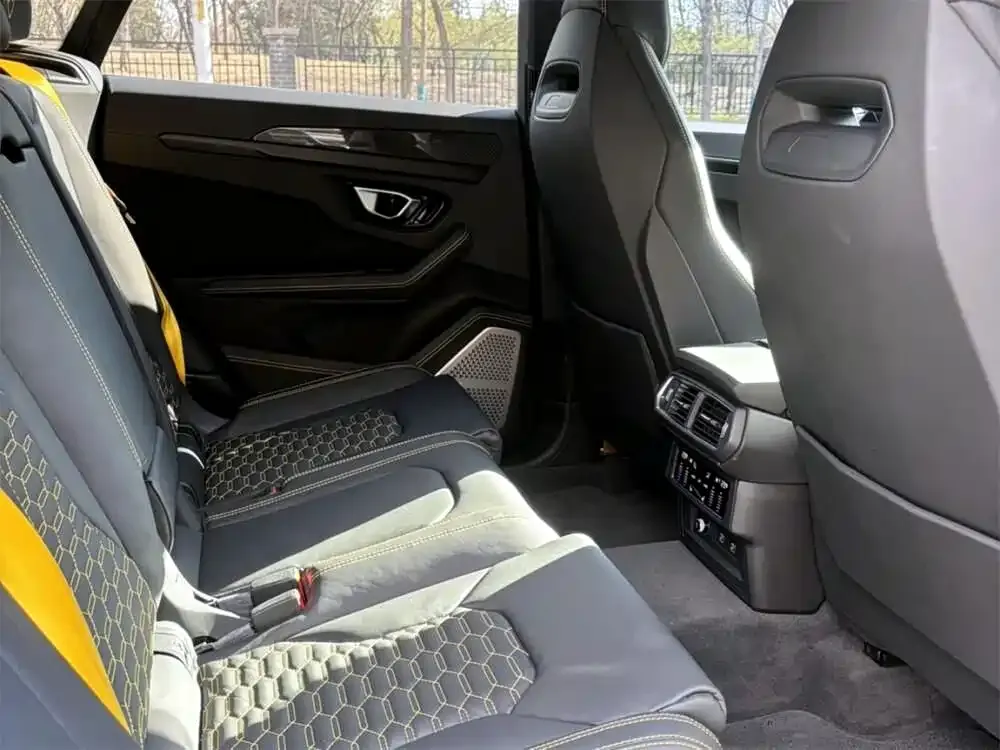 Lamborghini Urus — фото 10