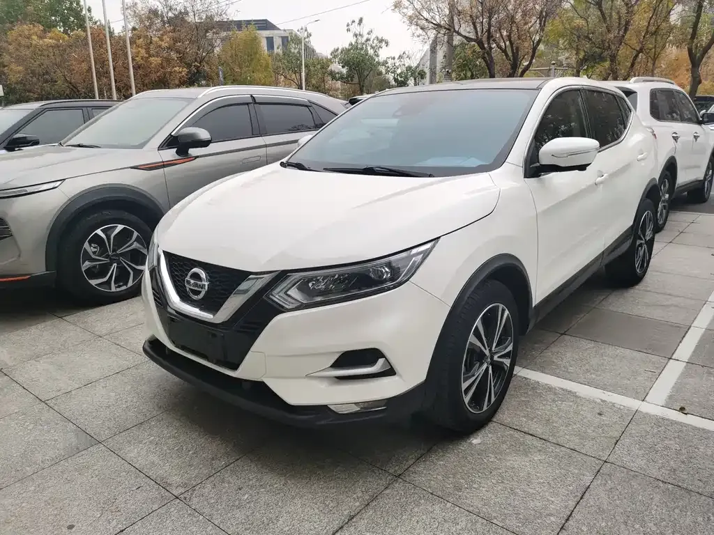 Nissan Qashqai — фото 1
