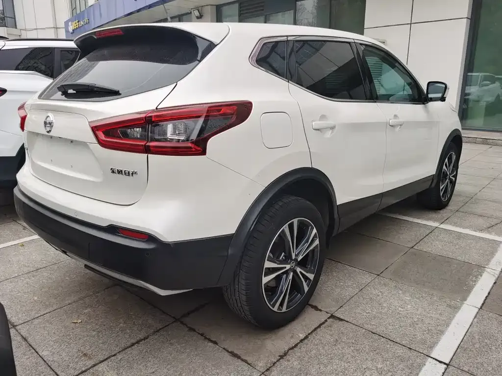 Nissan Qashqai — фото 4
