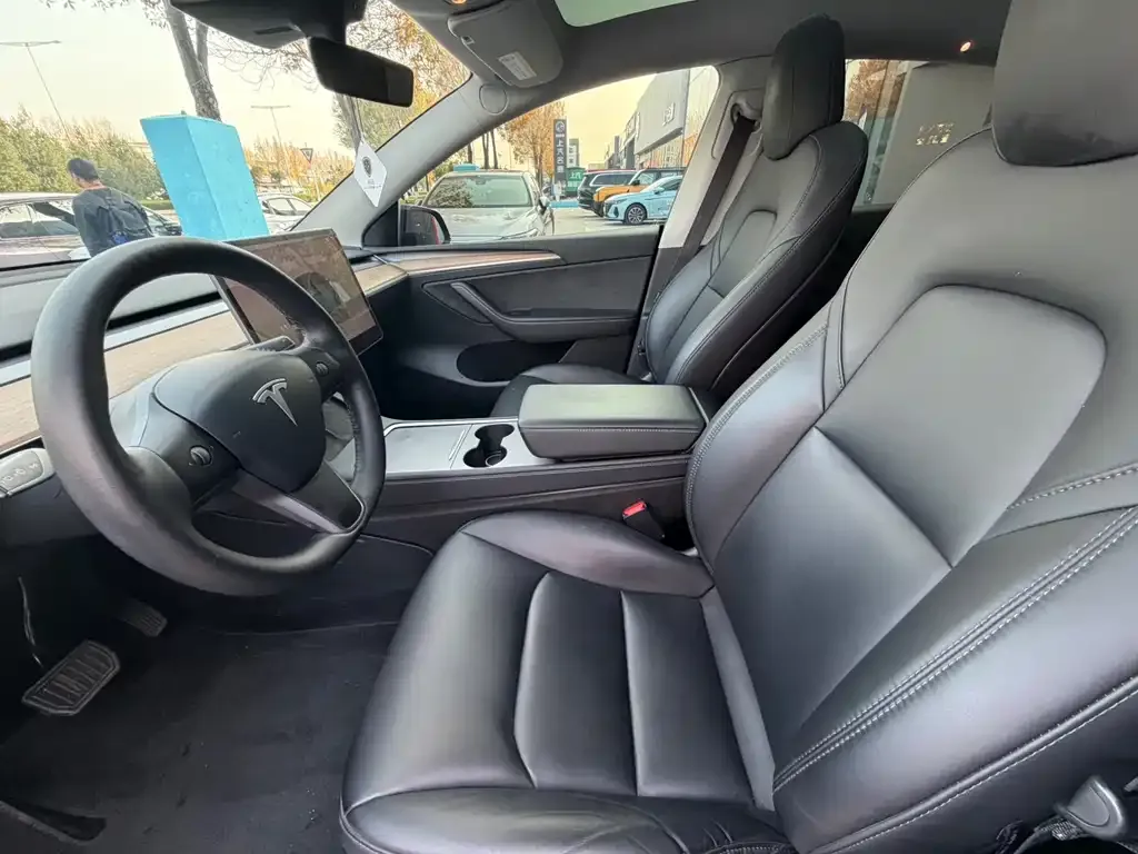 Tesla Model Y — фото 6