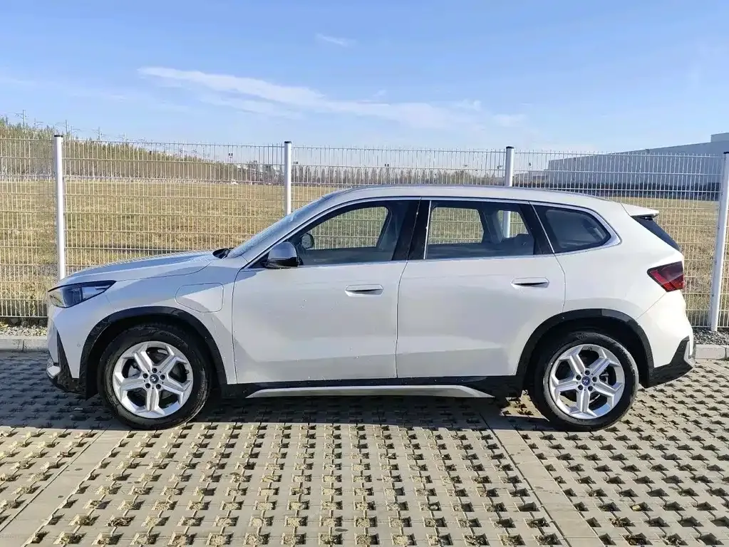 BMW iX1 2025 из CN, фото 3