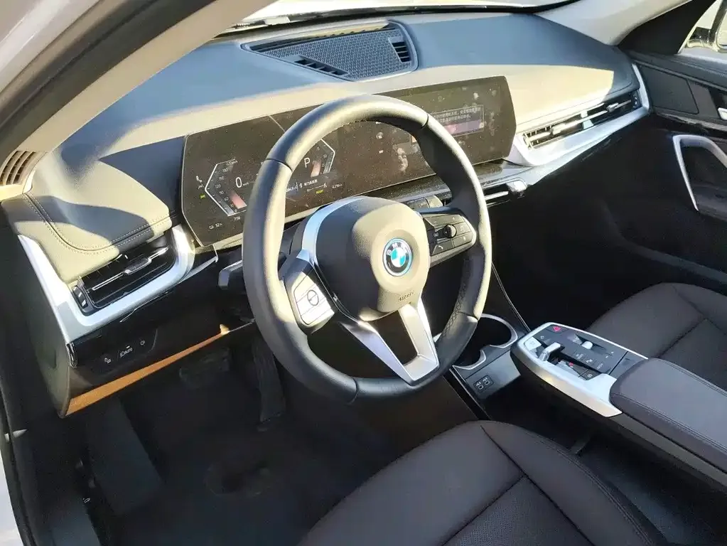 BMW iX1 2025 из CN, фото 7