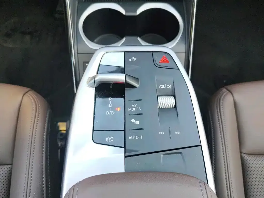 BMW iX1 2025 из CN, фото 9