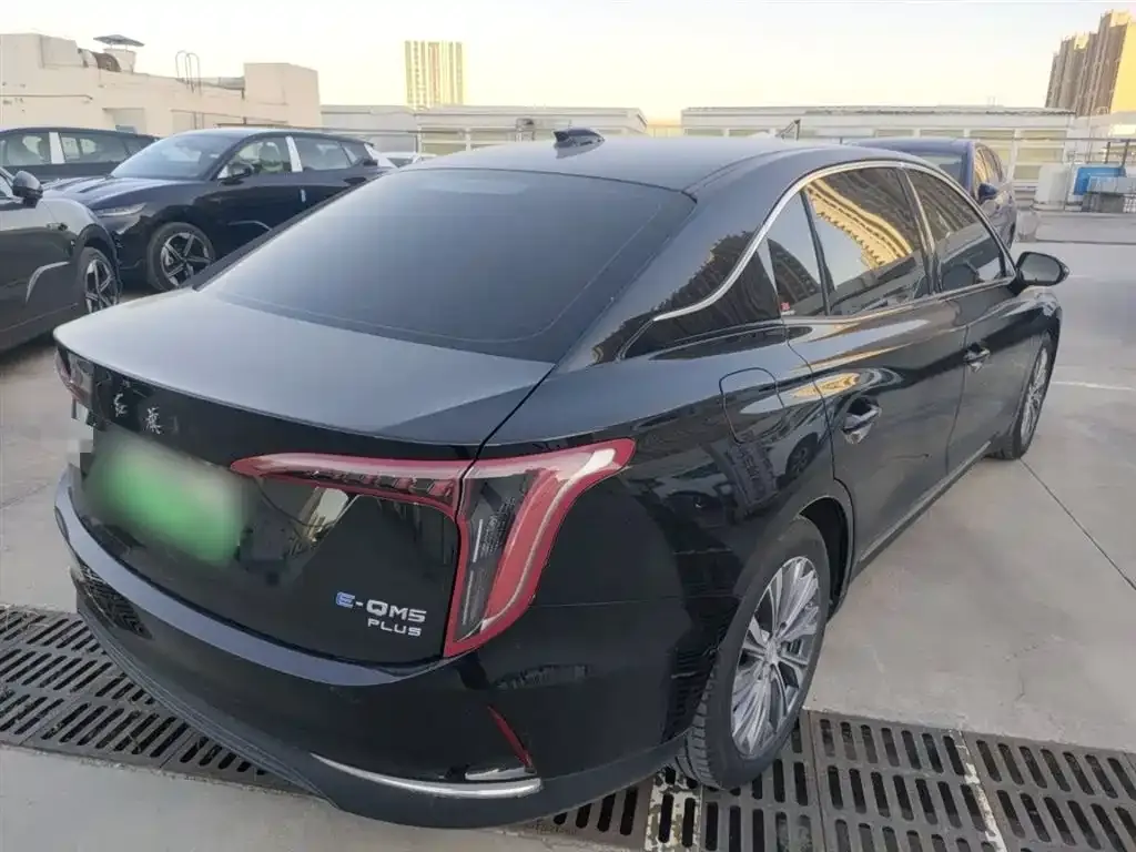Hongqi E-QM5 — фото 7