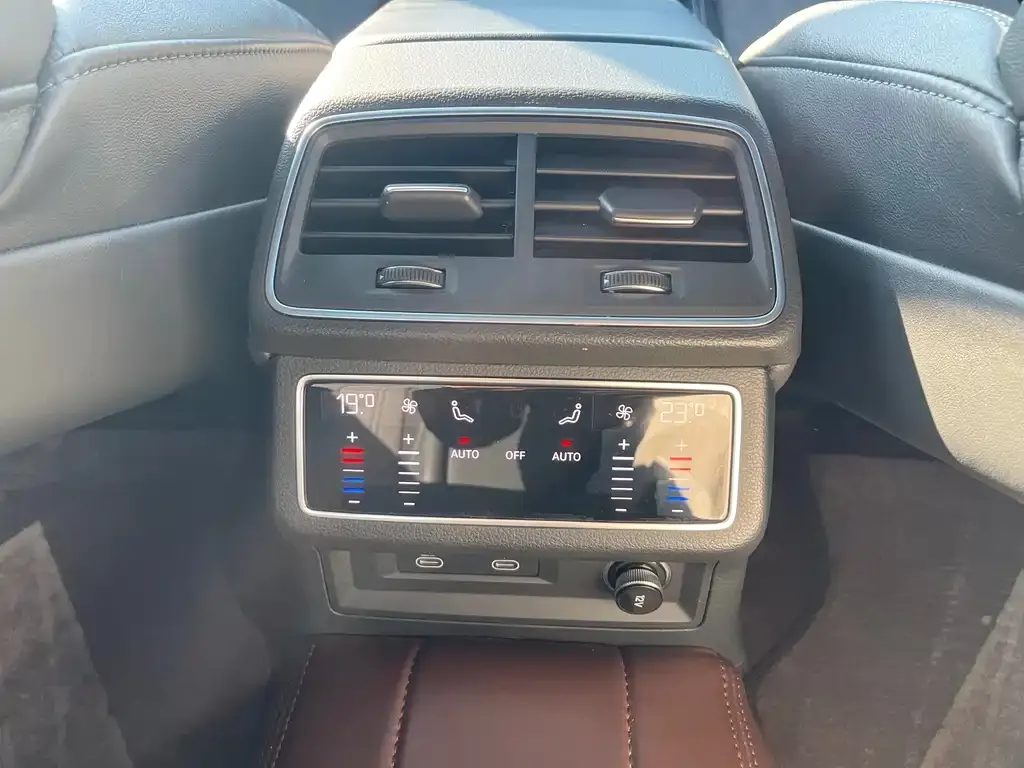 Audi A6L 2023 из CN, фото 10
