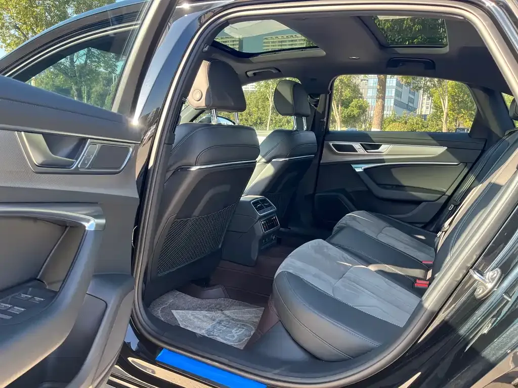 Audi A6L 2023 из CN, фото 7