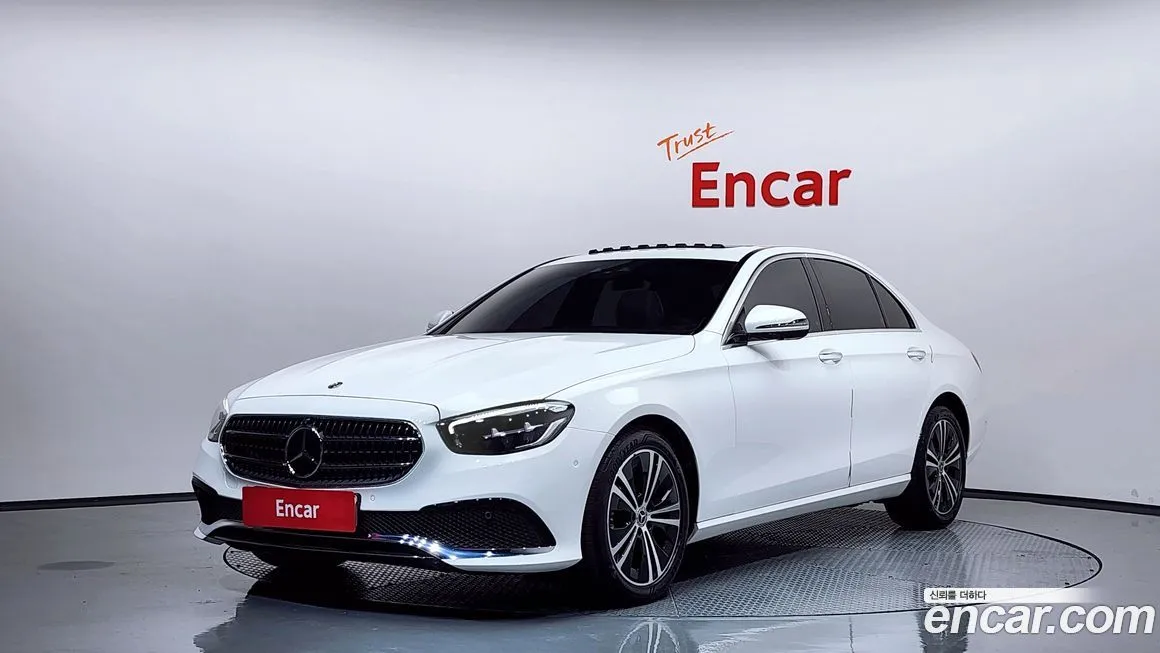 Mercedes-Benz E-Class — фото 1