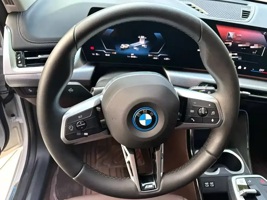 BMW iX1 2024 из CN, фото 5