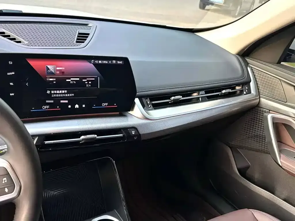 BMW iX1 2024 из CN, фото 7