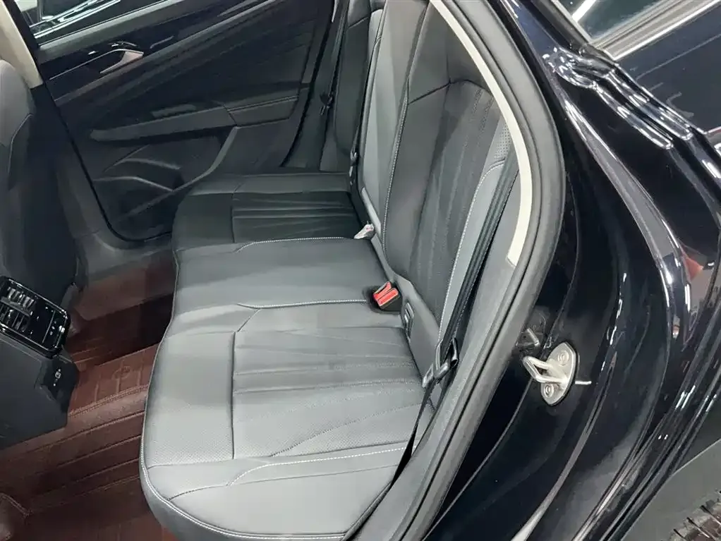 Volkswagen Passat 2025 из CN, фото 8