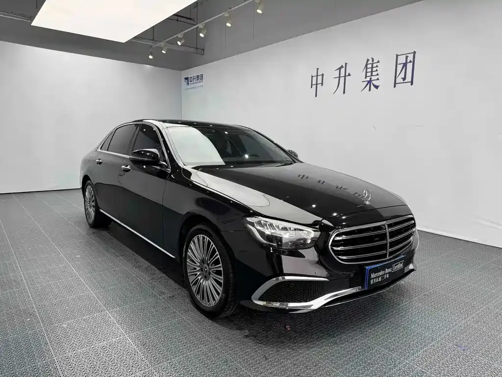 Mercedes-Benz E-Class — фото 1