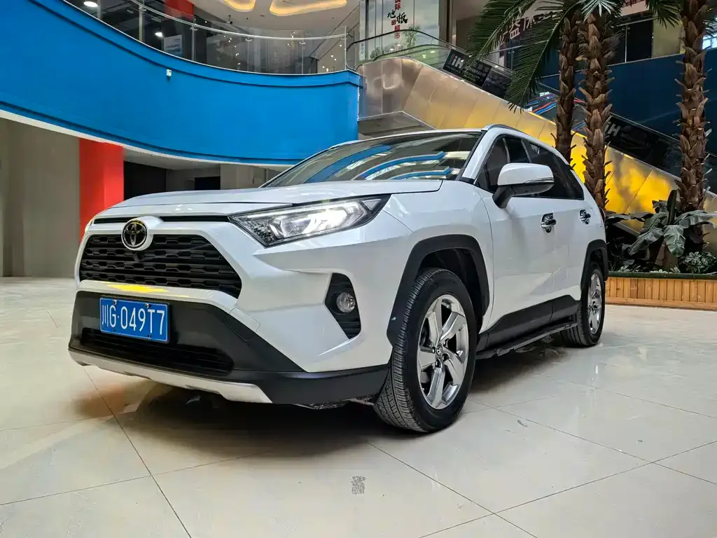 Toyota RAV4 2022 из CN, фото 1
