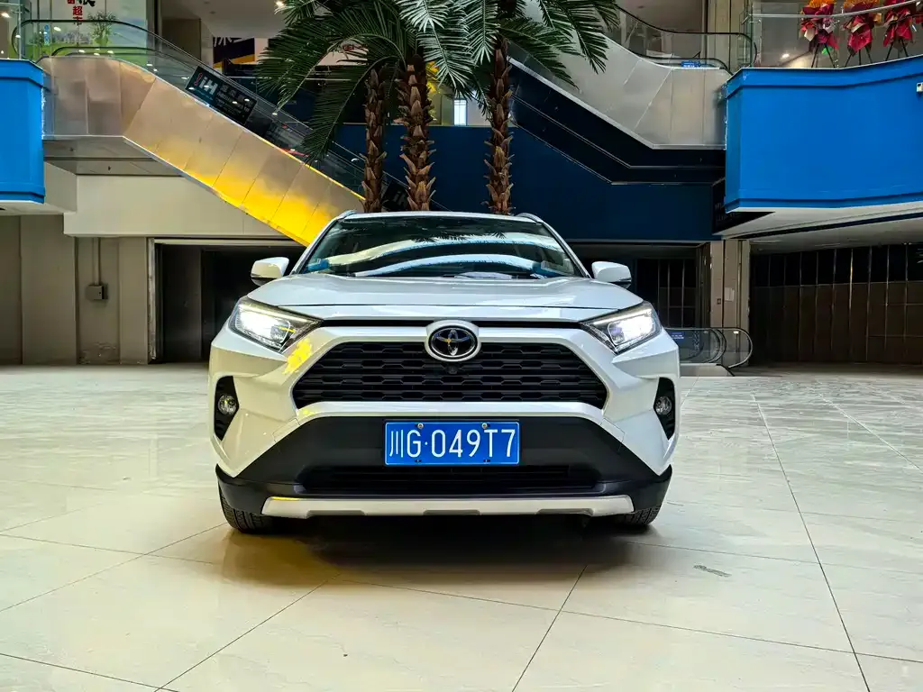 Toyota RAV4 2022 из CN, фото 2