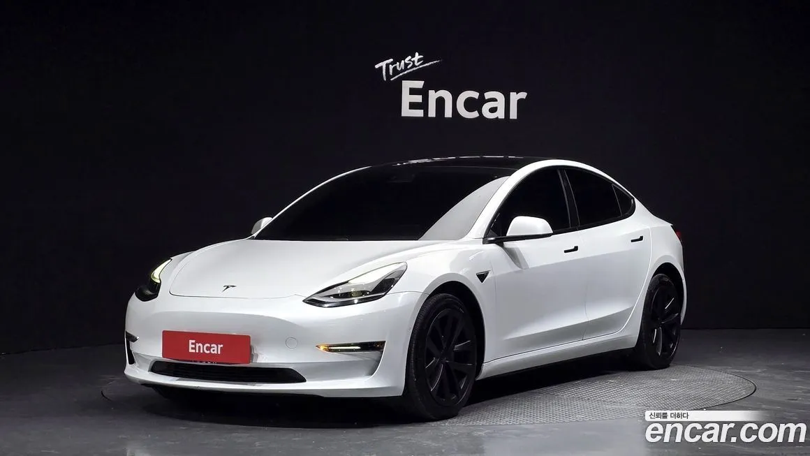 Tesla Model 3 — фото 1