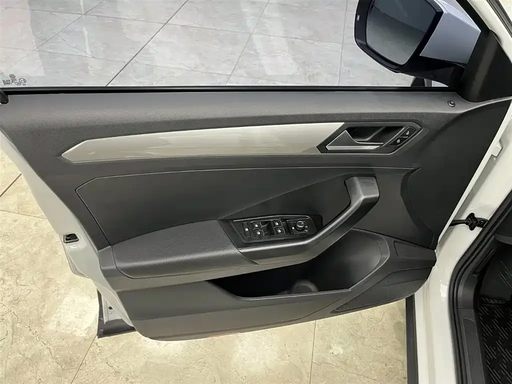Volkswagen T-Roc 2023 из CN, фото 10