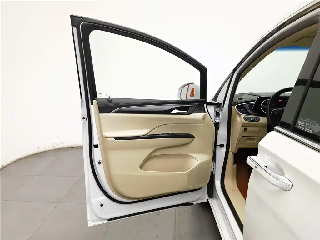 Buick GL8 2023 из CN, фото 8