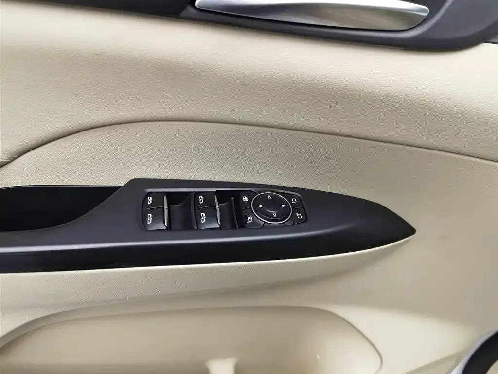 Buick GL8 2023 из CN, фото 9