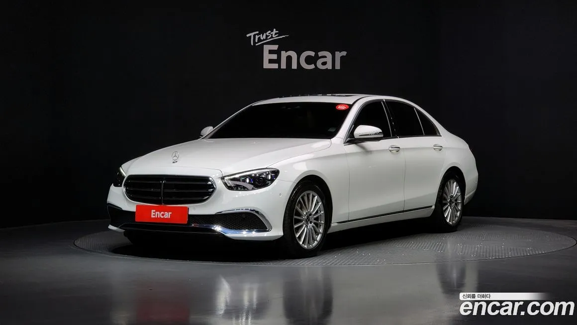 Mercedes-Benz E-Class — фото 1