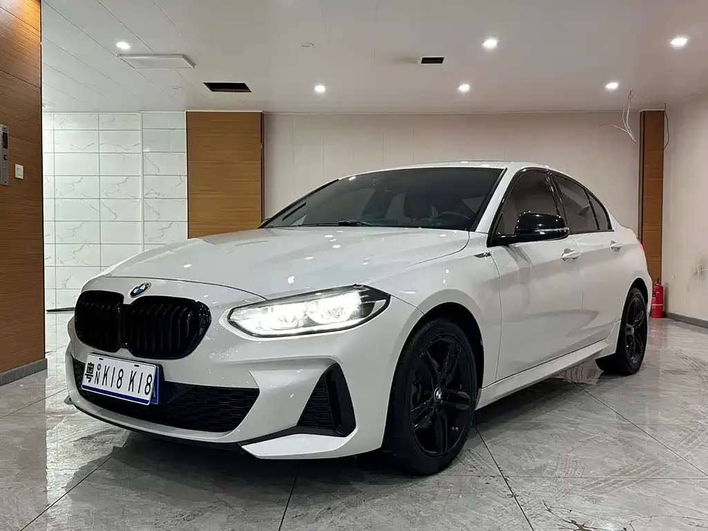 BMW 1 Series 2021 из CN, фото 1