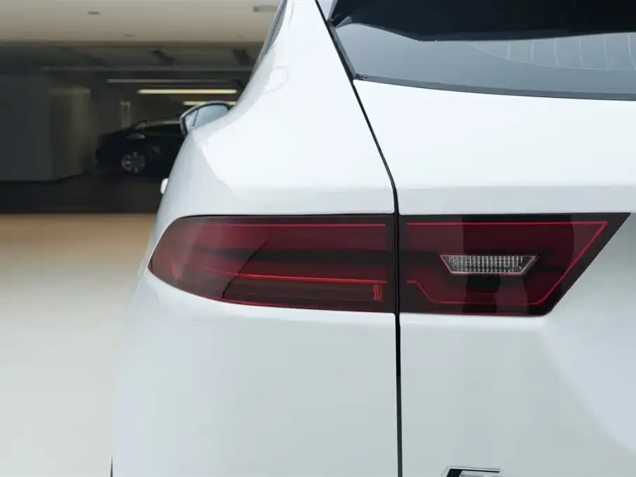 Jaguar E-PACE 2025 из CN, фото 9
